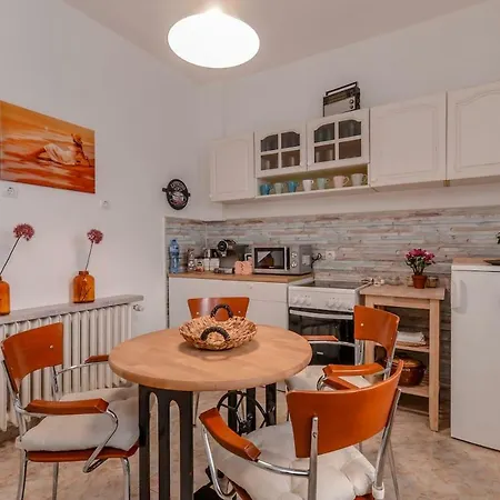 La La Land - Top Central 2-bdr Serdika Apartamento